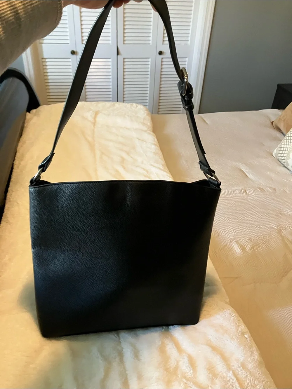 TAHARI Black Leather Purse